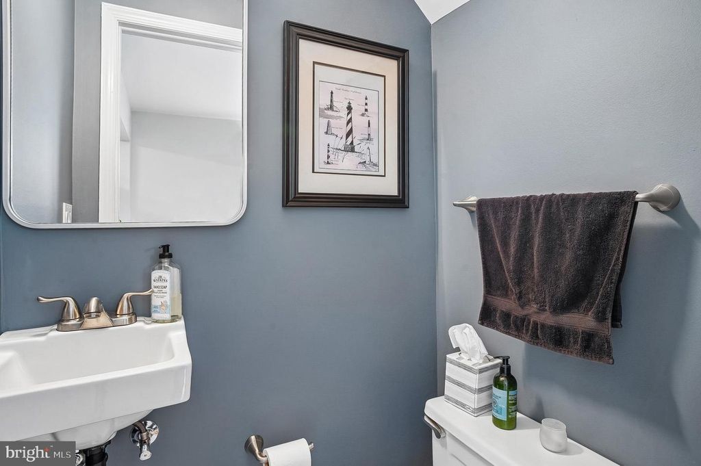 Image 13 of property listing at 422 FIRST ST, Annapolis, MD 21403