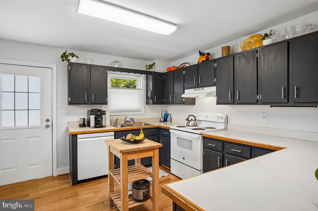 Image 4 of property listing at 422 FIRST ST, Annapolis, MD 21403