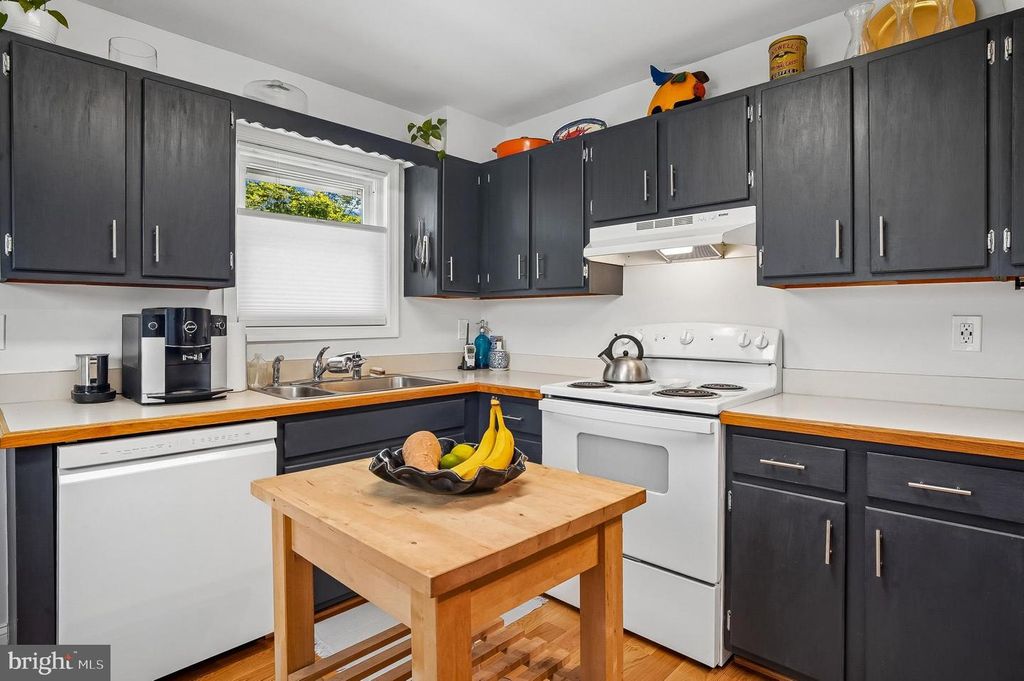 Image 5 of property listing at 422 FIRST ST, Annapolis, MD 21403