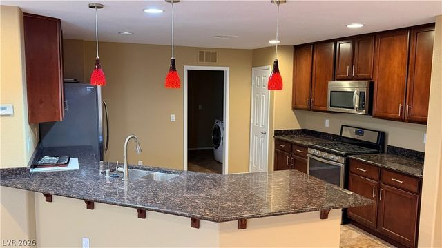 7040 Tidelands Park Court, Las Vegas, NV 89166