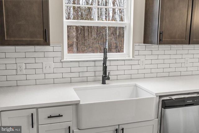 9019 SMITHS BEND RD, Fredericksburg, VA 22407