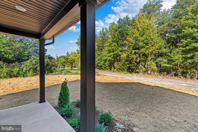 9019 SMITHS BEND RD, Fredericksburg, VA 22407