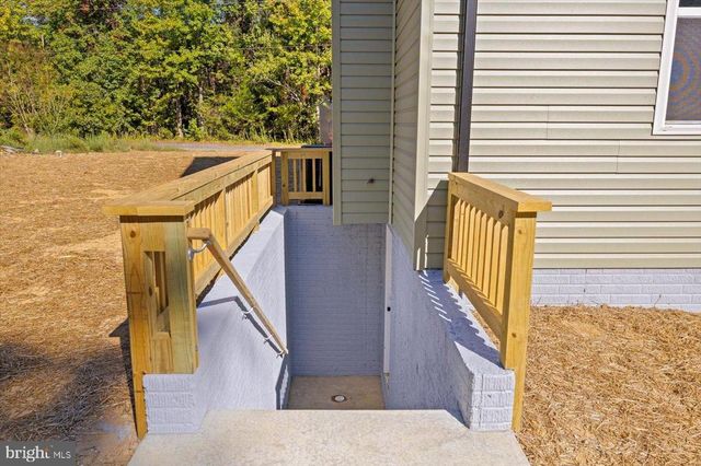 9019 SMITHS BEND RD, Fredericksburg, VA 22407