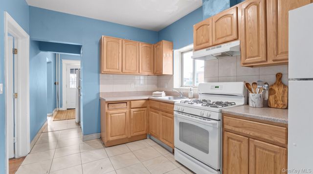 139 5th Avenue, Bay Shore, NY 11706