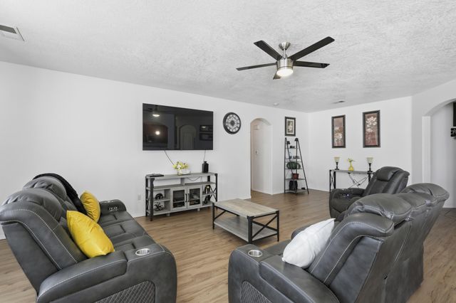 3171 Wagon Wheel Street SW, Los Lunas, NM 87031