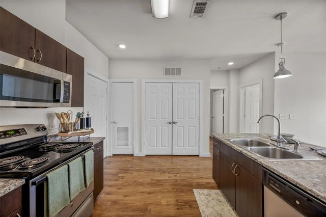 6725 Circle South RD A-2102, Austin, TX 78745