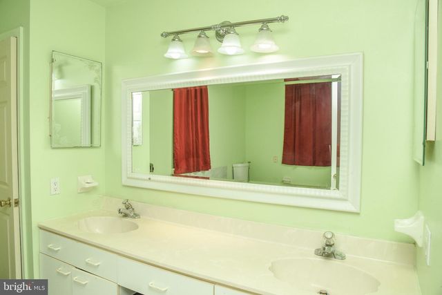 303 LAURA LN, Philadelphia, PA 19116