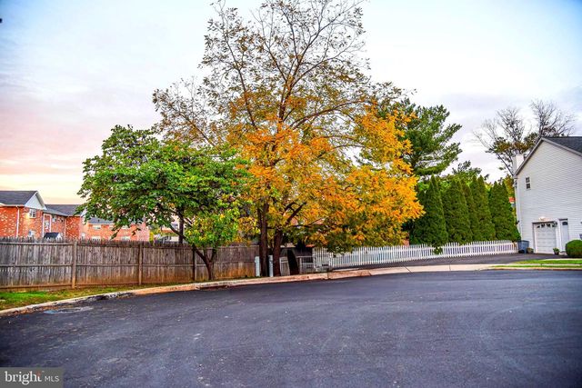 303 LAURA LN, Philadelphia, PA 19116