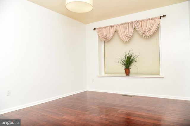 303 LAURA LN, Philadelphia, PA 19116