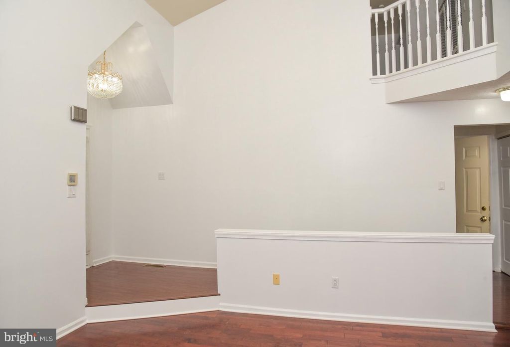 303 LAURA LN, PHILADELPHIA, PA 19116 — photo 3