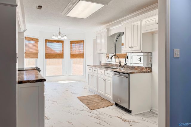 2806 Bristol Drive, Decatur, AL 35603