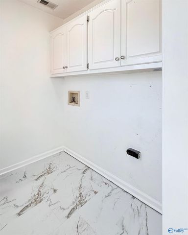 2806 Bristol Drive, Decatur, AL 35603