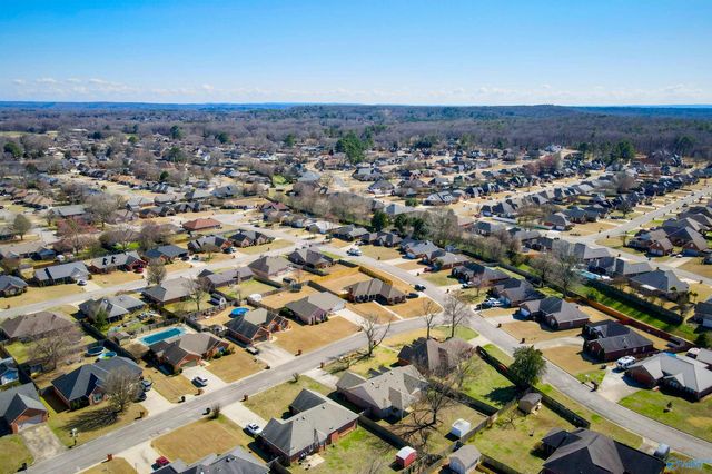 2806 Bristol Drive, Decatur, AL 35603