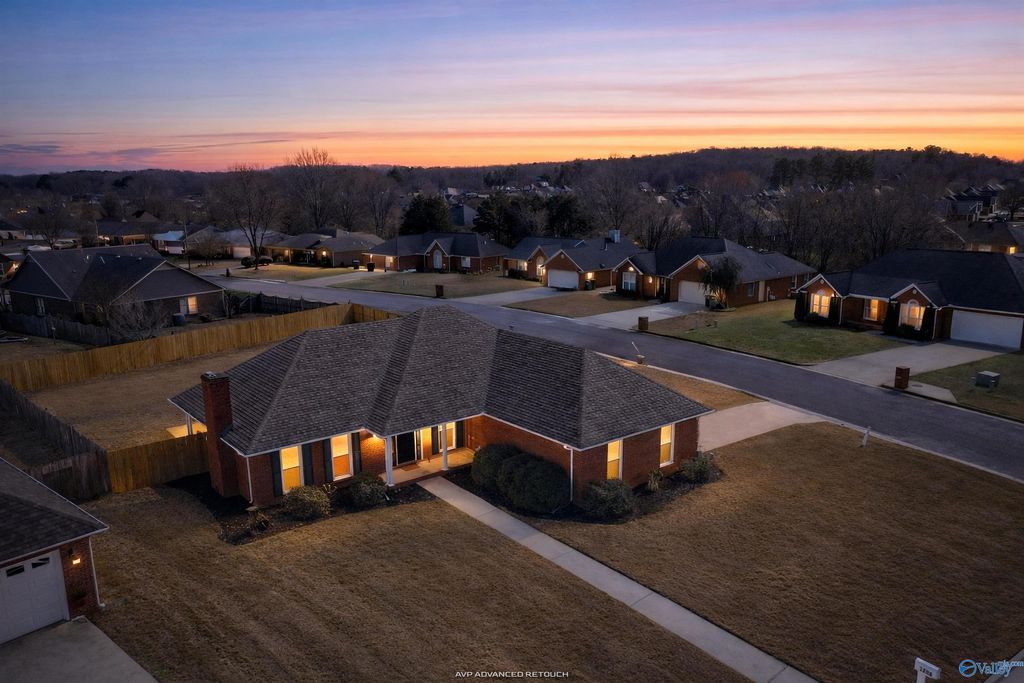 2806 Bristol Drive, Decatur, AL 35603