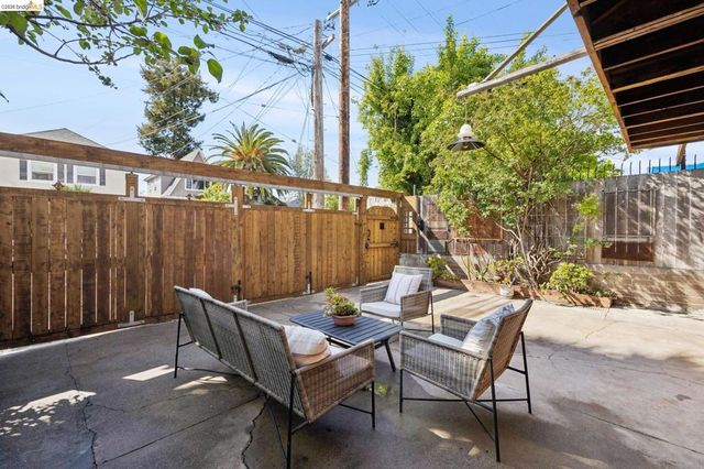 3710 West St, Oakland, CA 94608