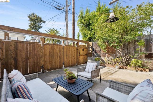 3710 West St, Oakland, CA 94608