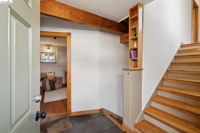 3710 West St, Oakland, CA 94608