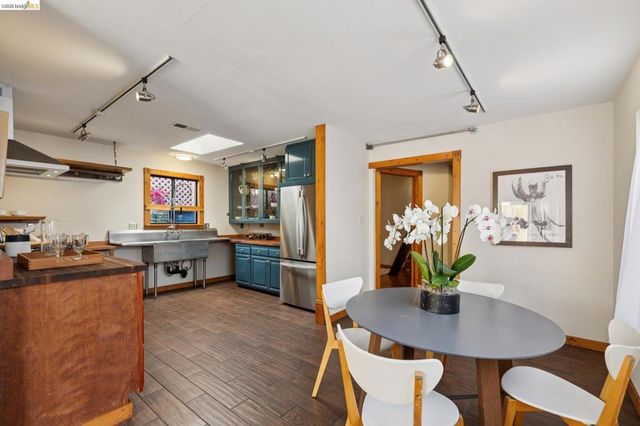 3710 West St, Oakland, CA 94608
