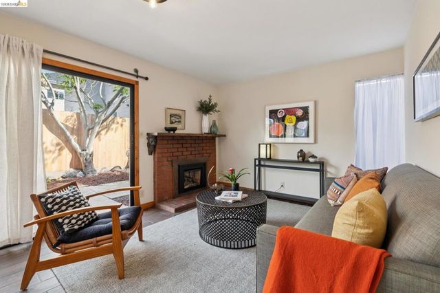 3710 West St, Oakland, CA 94608
