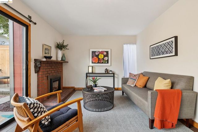 3710 West St, Oakland, CA 94608