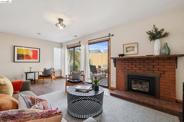 3710 West St, Oakland, CA 94608