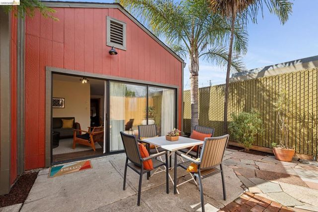 3710 West St, Oakland, CA 94608