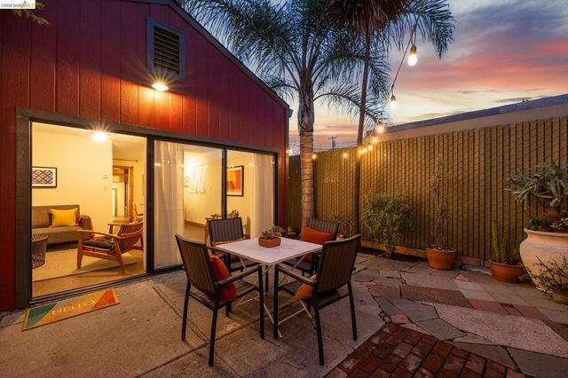3710 West St, Oakland, CA 94608