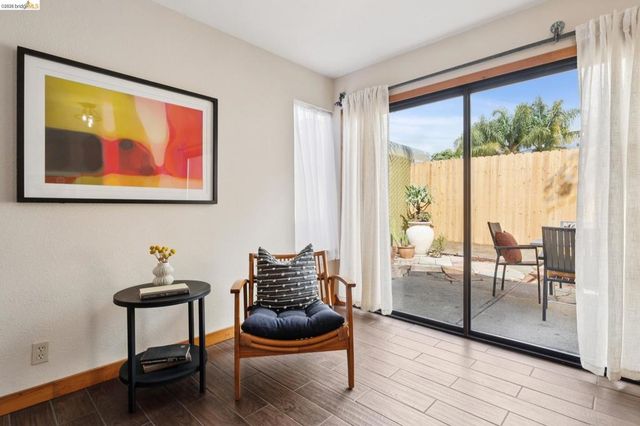3710 West St, Oakland, CA 94608