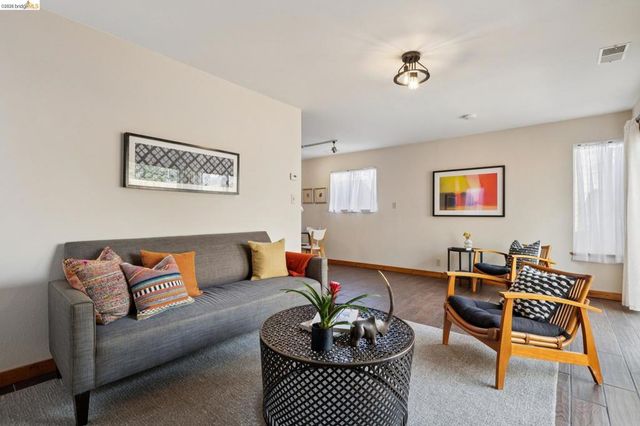 3710 West St, Oakland, CA 94608