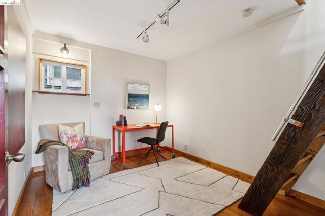 3710 West St, Oakland, CA 94608