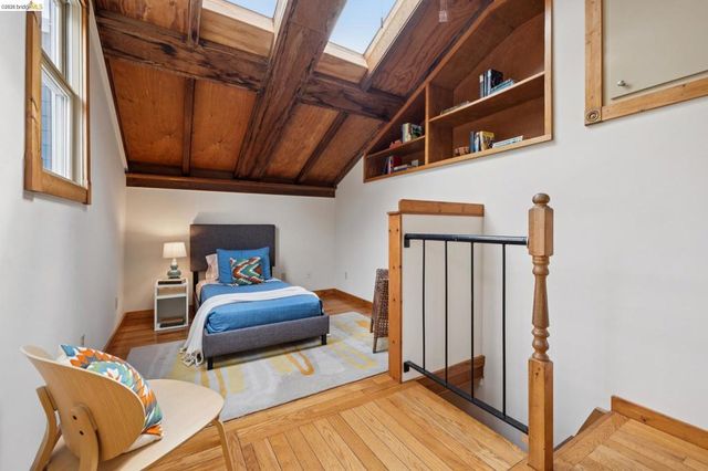 3710 West St, Oakland, CA 94608