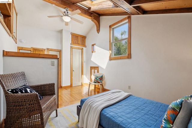 3710 West St, Oakland, CA 94608