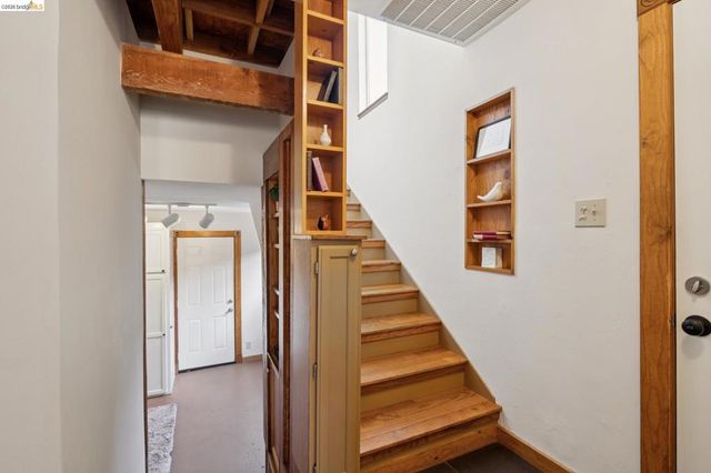 3710 West St, Oakland, CA 94608