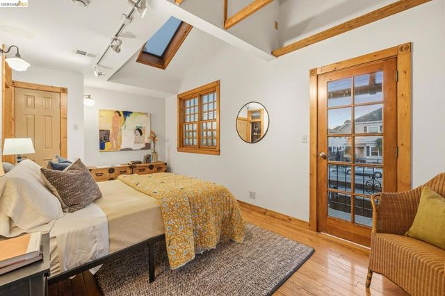 3710 West St, Oakland, CA 94608