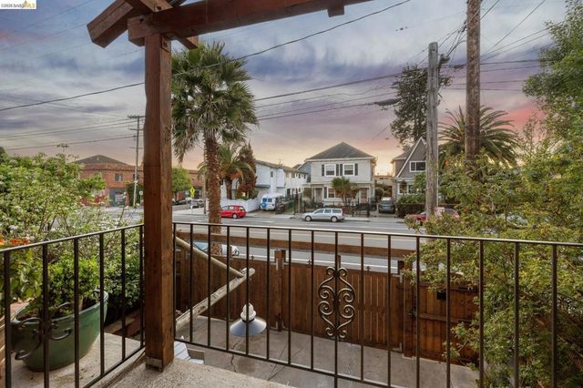 3710 West St, Oakland, CA 94608