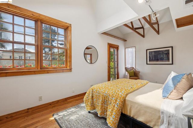 3710 West St, Oakland, CA 94608