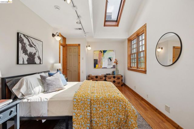 3710 West St, Oakland, CA 94608