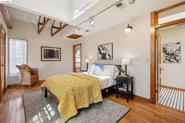 3710 West St, Oakland, CA 94608