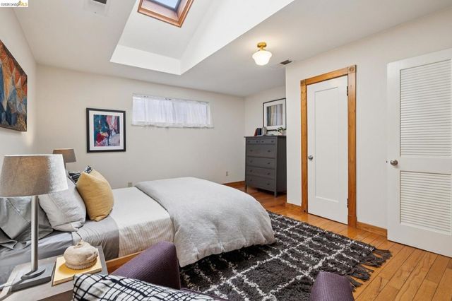 3710 West St, Oakland, CA 94608