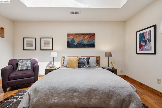 3710 West St, Oakland, CA 94608