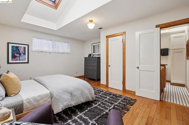 3710 West St, Oakland, CA 94608