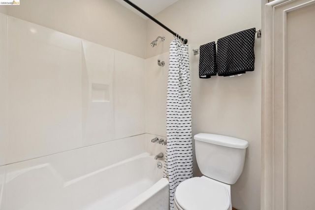 3710 West St, Oakland, CA 94608