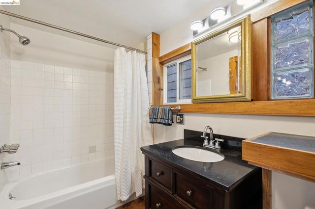 3710 West St, Oakland, CA 94608