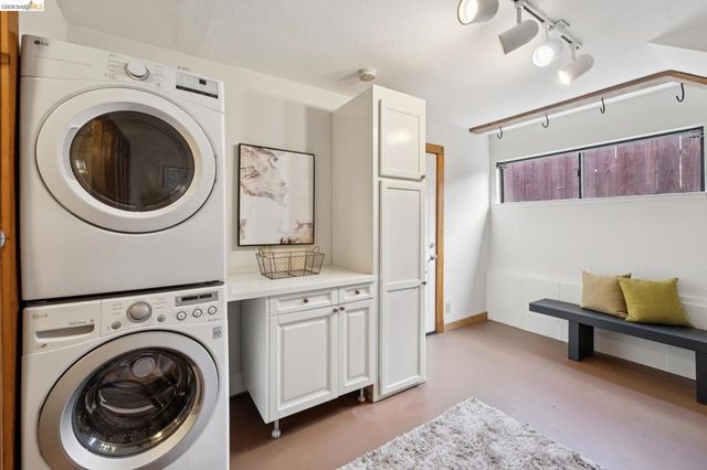 3710 West St, Oakland, CA 94608