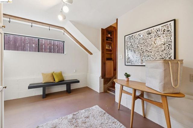 3710 West St, Oakland, CA 94608