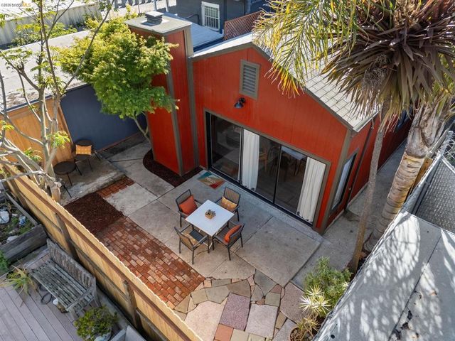 3710 West St, Oakland, CA 94608