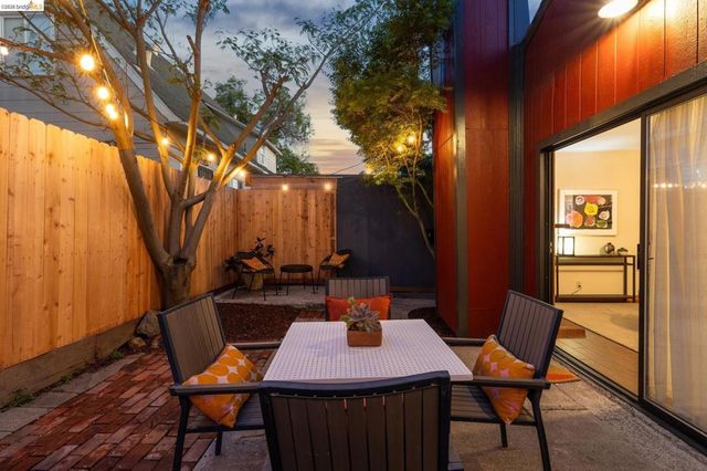 3710 West St, Oakland, CA 94608