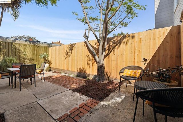 3710 West St, Oakland, CA 94608
