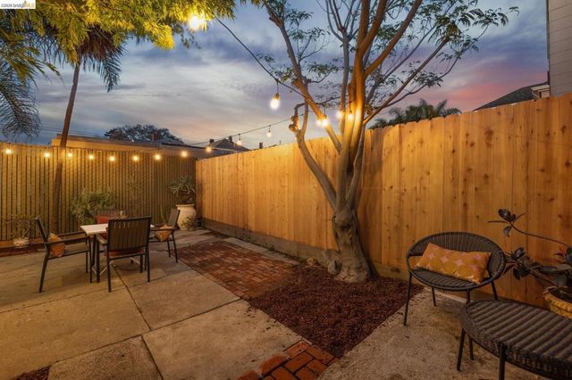 3710 West St, Oakland, CA 94608