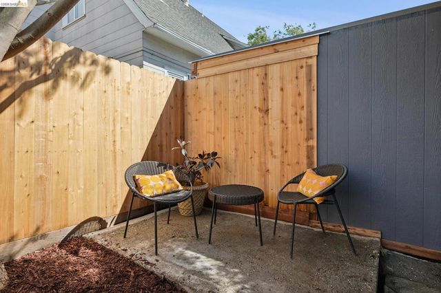 3710 West St, Oakland, CA 94608